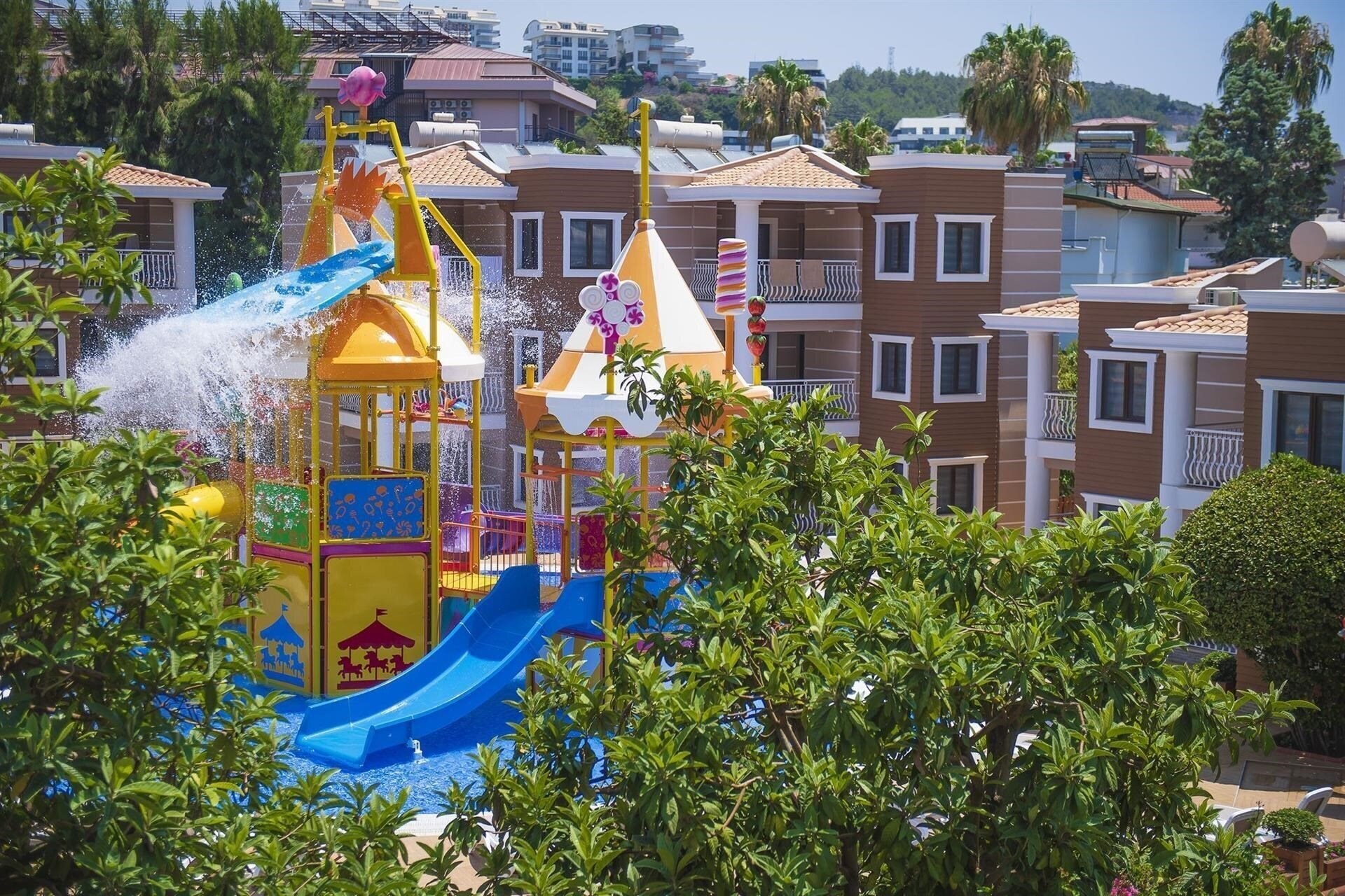 Отель Quattro Family Club Dem Hotel 5*